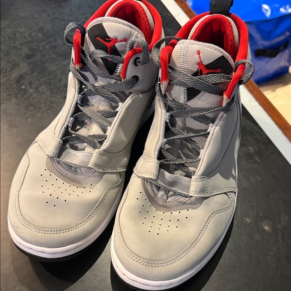NIKE AIR JORADNS Men's Sneakers in Gray with Red Highlights 9.5